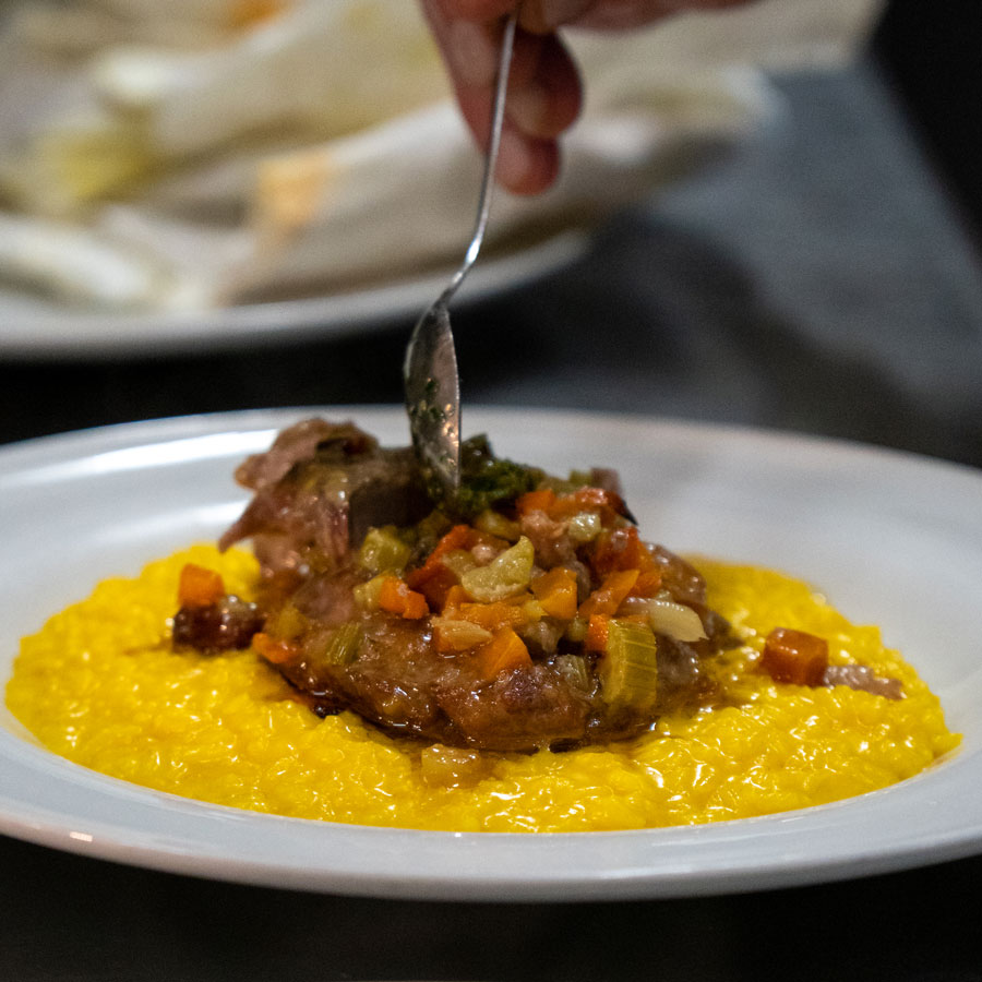 menù. Risotto con ossobuco